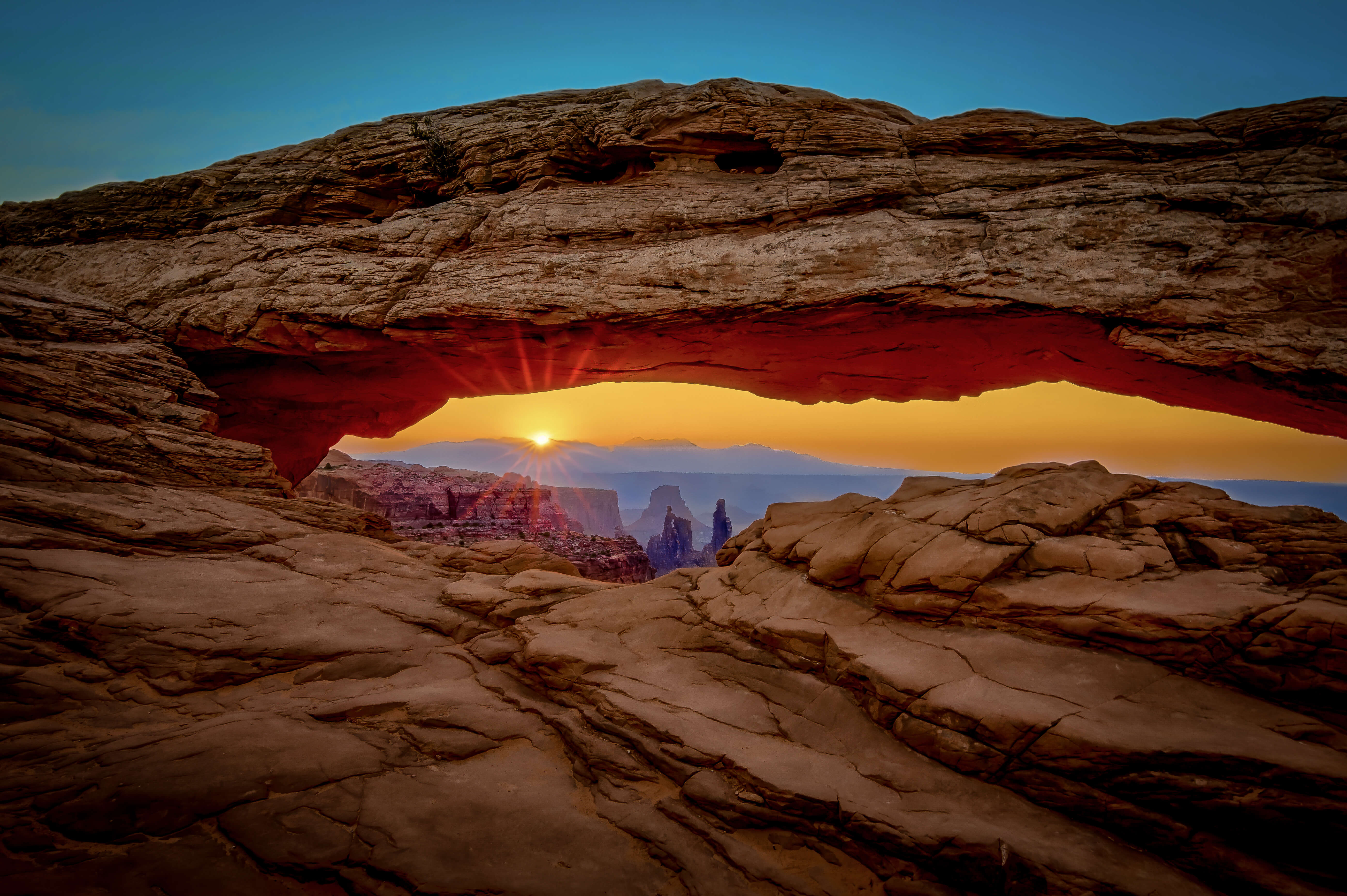 mesa arch sunrise